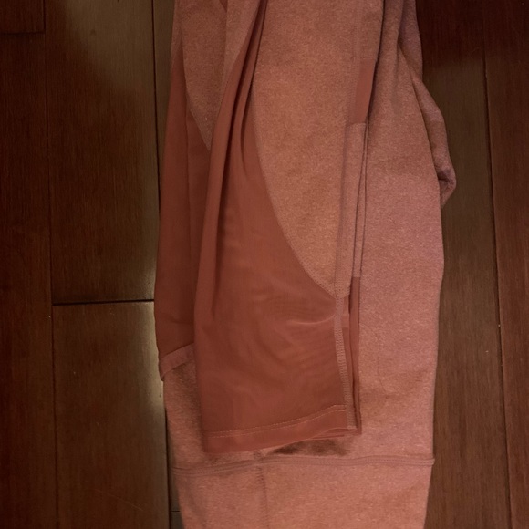 Pink gym shark leggings with mesh pockets/details